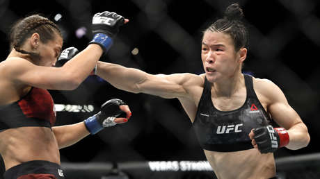 "Una de las mejores peleas de la historia": Campeona china retiene su título de UFC causando un hematoma a su rival (VIDEO)