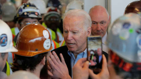 "Está usted lleno de mierda": Biden discute con un trabajador de una fábrica de Míchigan por las leyes sobre armas de fuego