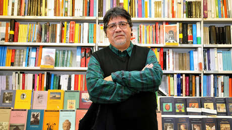 El escritor chileno Luis Sepúlveda está en coma con respiración asistida por el coronavirus