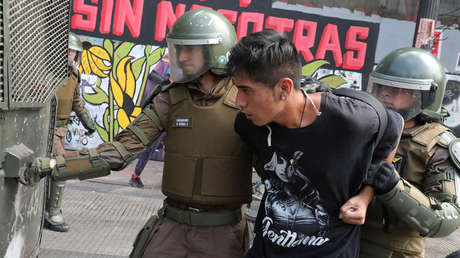 VIDEO: Estudiantes de bachillerato toman colegios y protagonizan duros choques con Carabineros en el segundo aniversario de la gestión de Piñera