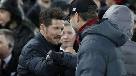 VIDEO: El extraño saludo entre Klopp y Simeone previo a su enfrentamiento en la Champions League en medio del brote de coronavirus