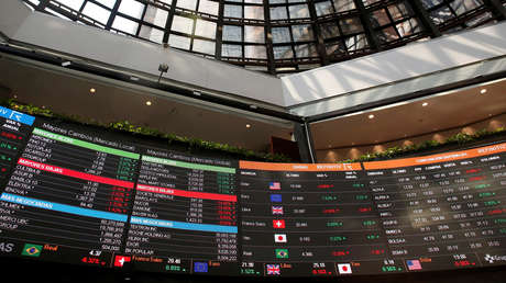 Bolsa mexicana suspende operaciones de emergencia por desplome del 7 %