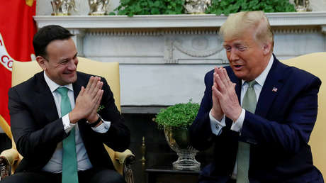 FOTOS: Personalidades dejan atrás el apretón de manos y adoptan el namasté indio para prevenir el coronavirus