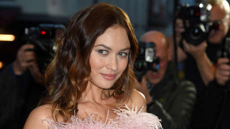 La chica Bond, Olga Kurylenko, reconoce positivo por coronavirus