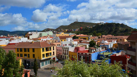 "Yo me quedo en casa si quiero": un funcionario de Canarias se burla de las limitaciones de circulación por el coronavirus (VIDEO)