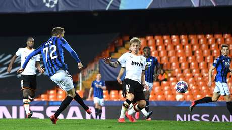 Al menos el 35 % de los técnicos y jugadores del primer equipo del Valencia C.F. dan positivo por coronavirus