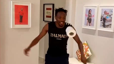 Las curiosas formas de los futbolistas para no aburrirse durante la cuarentena por el coronavirus (VIDEOS)