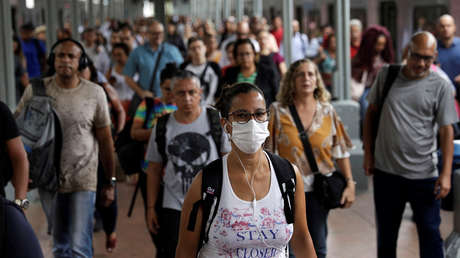 Brasil reabre las puertas a los médicos cubanos para hacer frente al coronavirus
