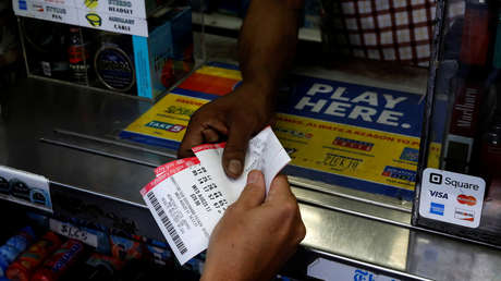 Da un aventón al trabajo a su amigo en un día lluvioso y gana más de 4 millones de dólares