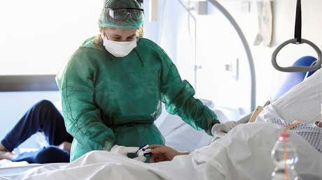 Una mujer de 39 años con covid-19 envía un mensaje desde la UCI a los incrédulos de la pandemia mientras 'lucha' por respirar (VIDEO)