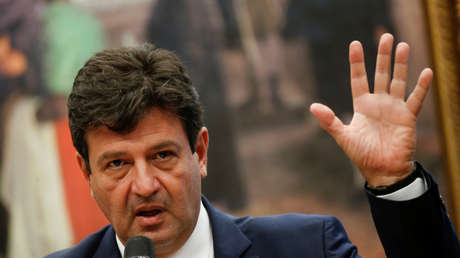 Ministro de Salud de Brasil reprocha que el paro abrupto por el coronavirus impidió hasta el "mantenimiento de maquinarias hospitalarias"