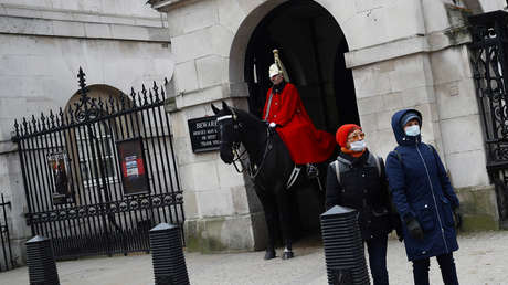 El número de fallecidos por coronavirus en Reino Unido asciende a 422 tras producirse 87 muertes en las últimas 24 horas