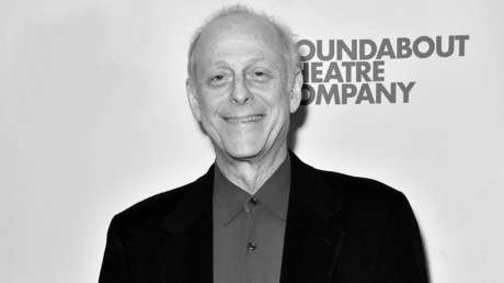 Muere a causa del coronavirus Mark Blum, actor de la serie de Netflix 'You'