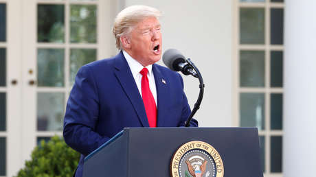 Trump dice que EE.UU. ya ha hecho un millón de tests del coronavirus y muestra sus nuevas pruebas rápidas