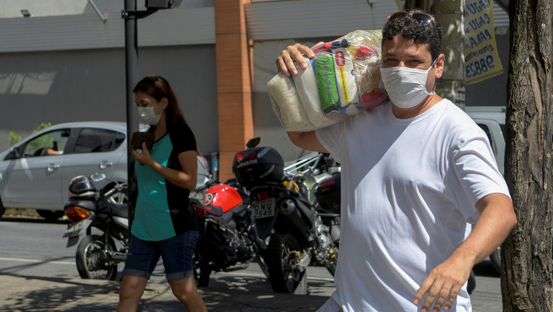Prohíben a Bolsonaro hacer campañas contrarias al aislamiento social porque causarían un "daño irreparable"