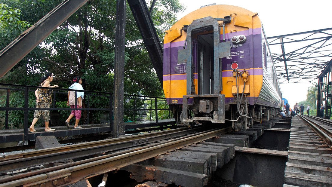 VIDEO: Portador de coronavirus escupe en la cara a un pasajero momentos antes de morir arriba de un tren