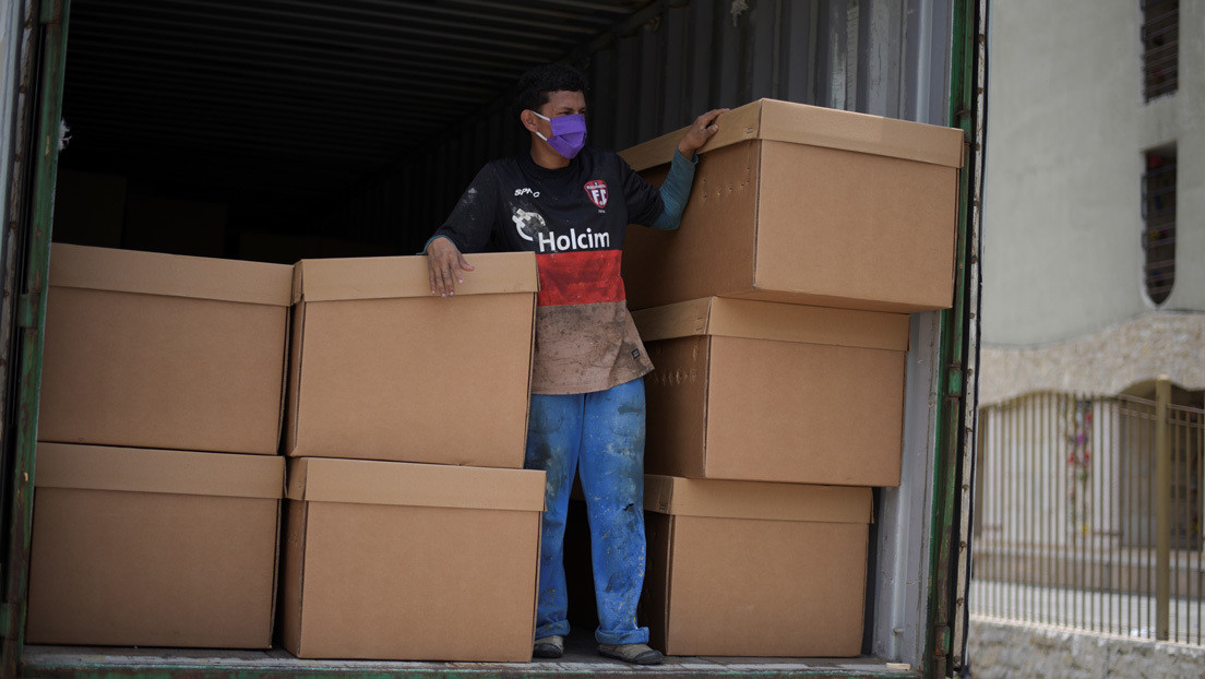 Presidente de Ecuador denuncia "el mal manejo de fallecidos en las morgues de los hospitales"