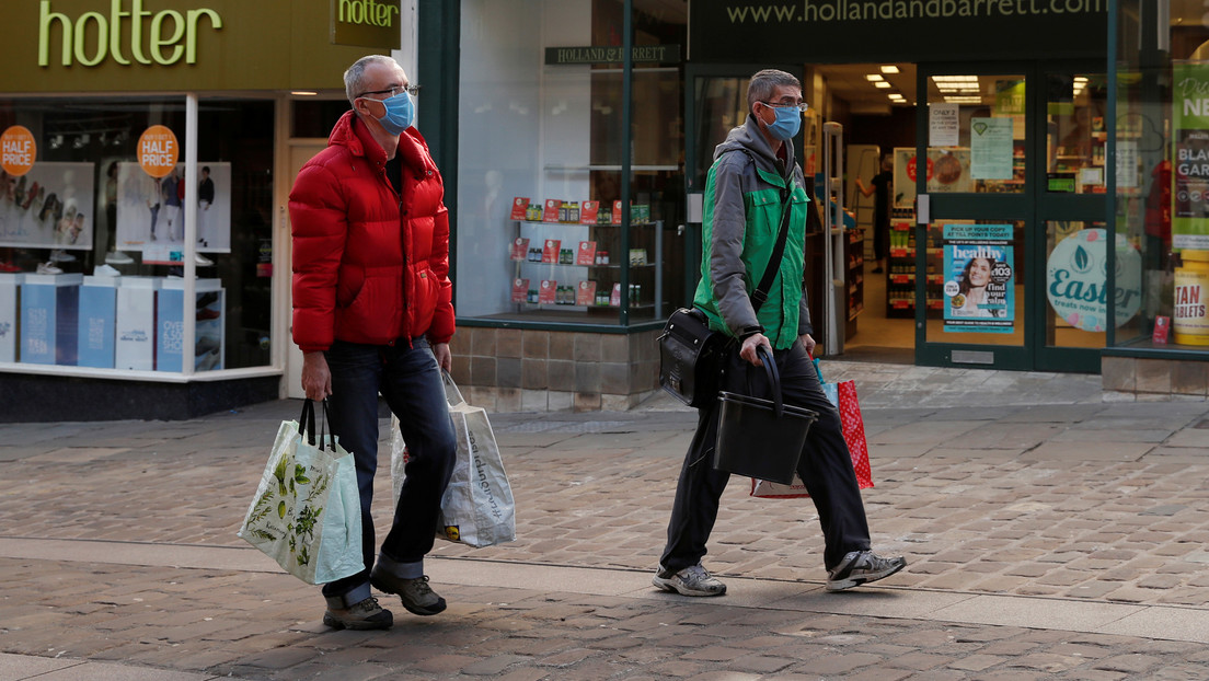 La UE desbloquea más de medio billón de euros en respuesta al coronavirus, y Francia dice que es el "plan económico más importante de la historia"