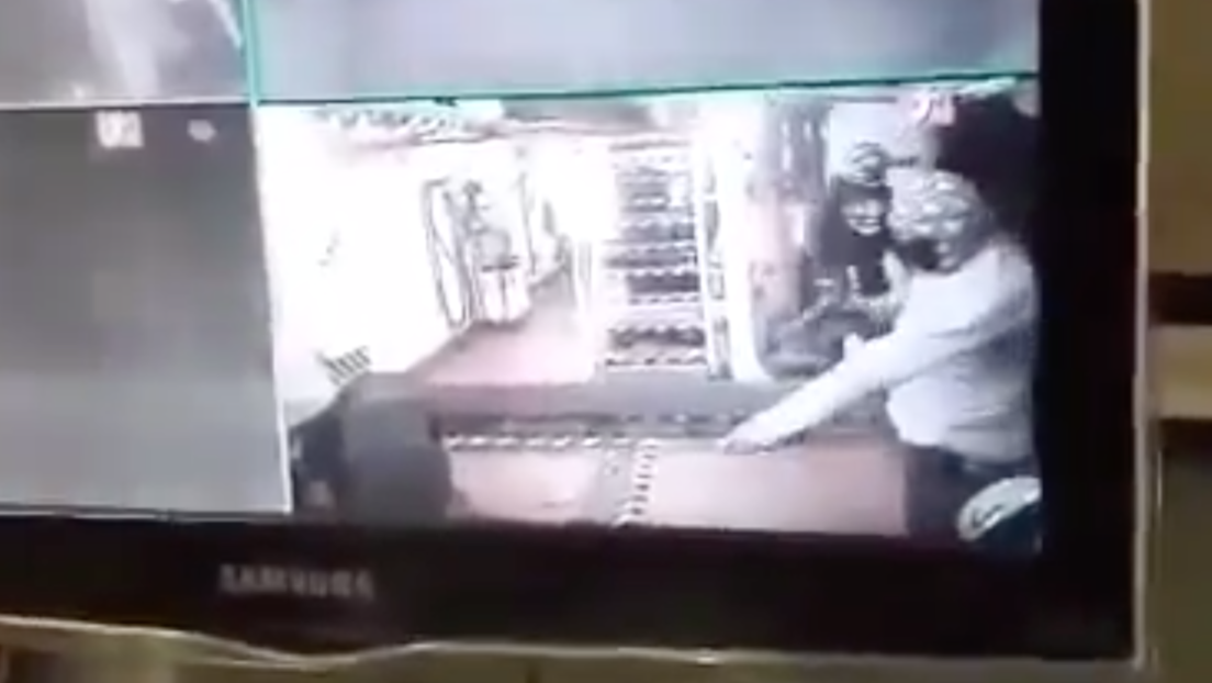 Piratas abordan un barco italiano en el golfo de México y toman rehenes a punta de pistola (VIDEO)