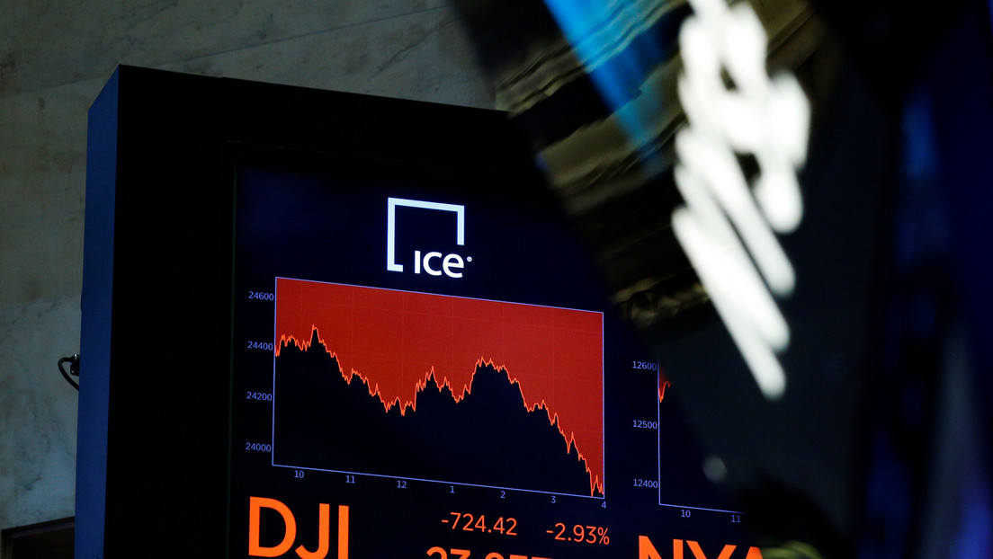 El Dow Jones pierde 500 puntos tras la caída del precio del crudo WTI