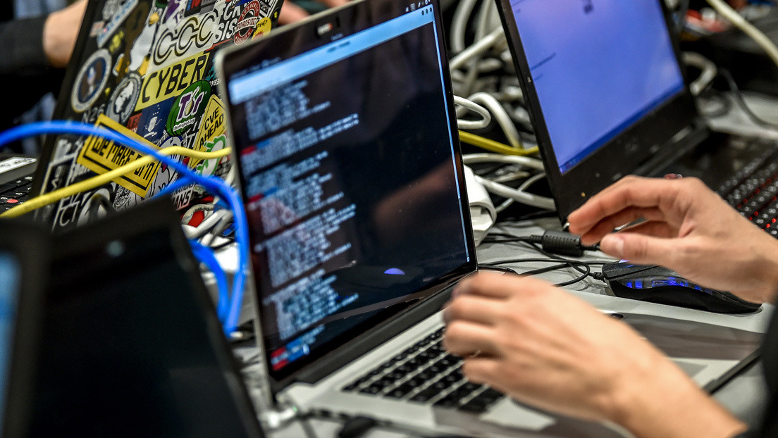 Las Fuerzas Aéreas de EE.UU. buscan piratas informáticos capaces de 'hackear' uno de sus satélites