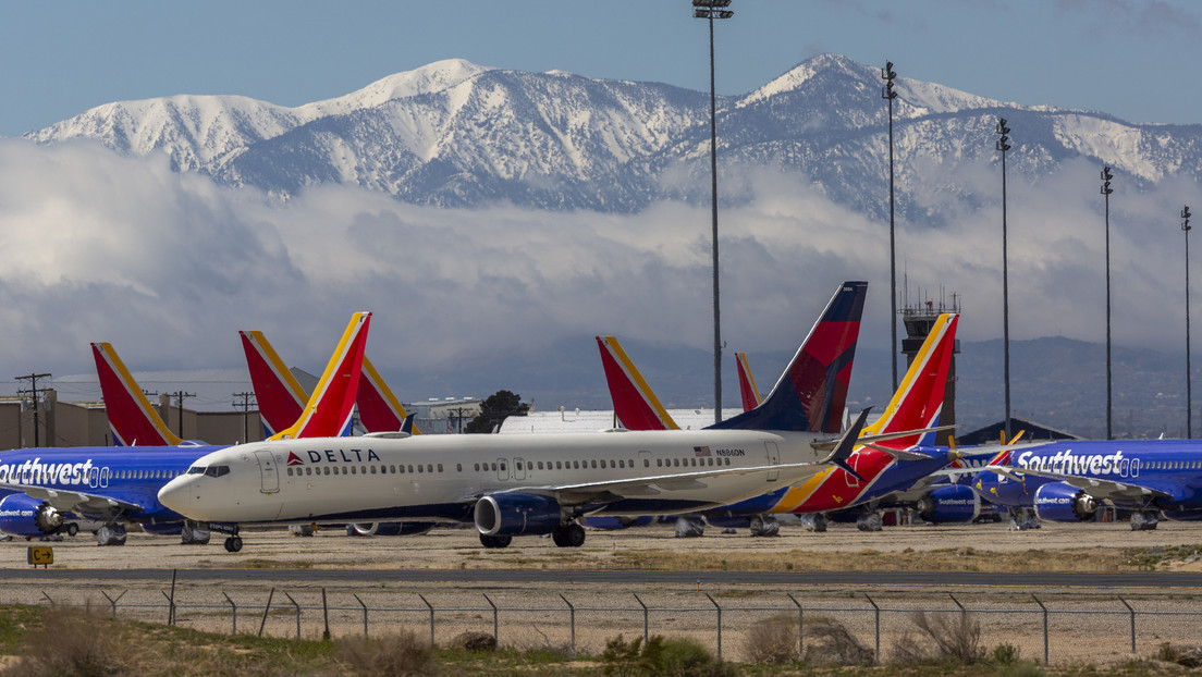 VIDEO, FOTOS: Un aeropuerto en pleno desierto alberga cientos de aviones inutilizados durante la pandemia