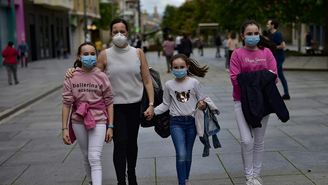 Los menores de 14 años pueden salir a la calle en España a partir de este domingo
