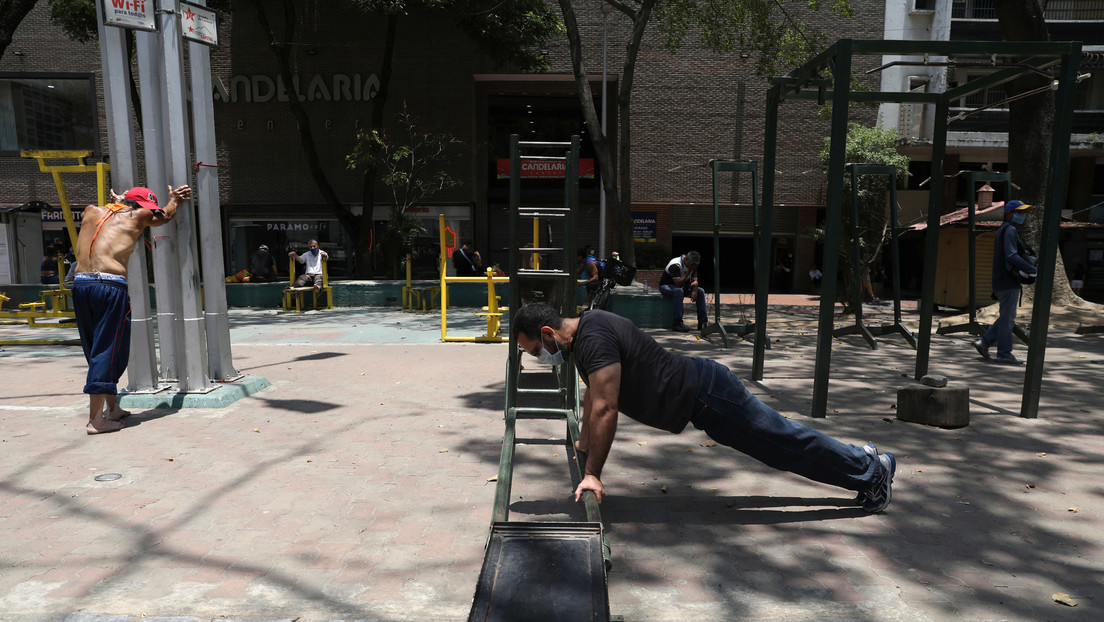 ¿Por qué algunos países en América Latina comienzan a flexibilizar sus restricciones por el coronavirus?