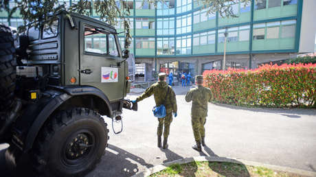 FOTO: Los italianos intentan cocinar 'borsch' para los médicos rusos que les ayudan contra la pandemia de covid-19