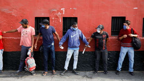 ¿Por qué es polémica la medida que segrega las salidas de hombres y mujeres durante la cuarentena en América Latina?