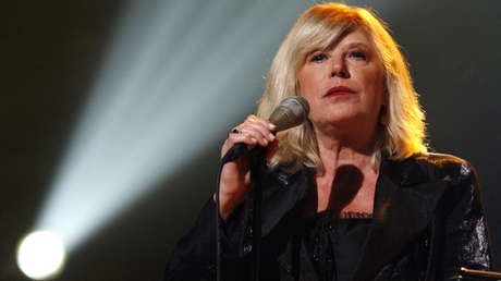 La cantante británica Marianne Faithfull es hospitalizada con covid-19