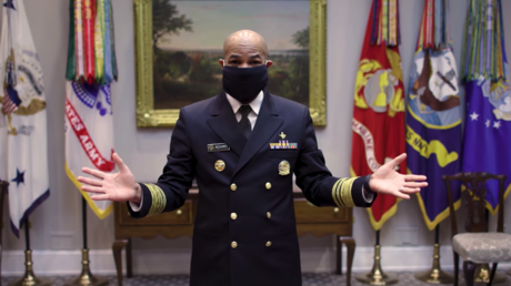 Cómo fabricarse una mascarilla en casa en 45 segundos: el cirujano general de EE.UU. lo explica paso a paso (VIDEO)