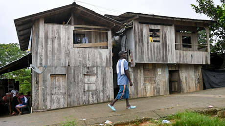 "Queremos que nos protejan": Indígenas colombianos escondidos en la selva piden ayuda en medio del fuego cruzado de grupos armados (VIDEO)