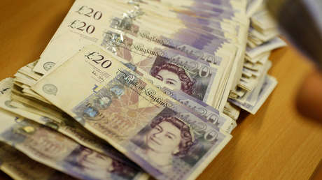 La libra esterlina cae tras la noticia del traslado de Boris Johnson a la UCI por el coronavirus