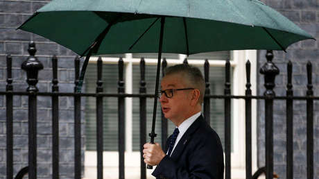 El ministro de la Oficina del Gabinete británico Michael Gove se aísla luego de que un familiar presentara síntomas del covid-19