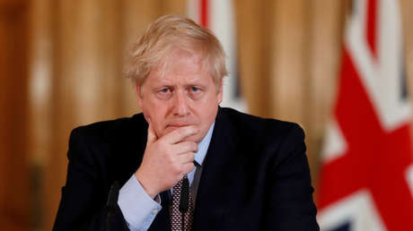 Boris Johnson sale de cuidados intensivos