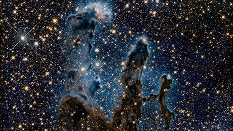 Una nueva imagen de los icónicos Pilares de la Creación revela un impresionante caleidoscopio de estrellas recién nacidas