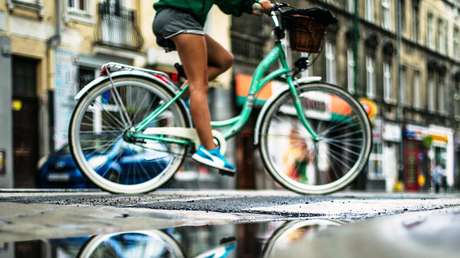 Una funcionaria de la Embajada de Uruguay en la India ignora la cuarentena para pasear en bicicleta (VIDEO)