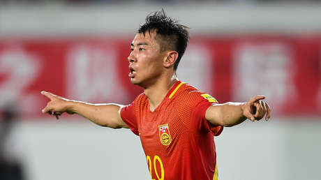 Echan a un fulbolista chino de su club por alterar la matrícula de su coche para violar restricciones de tráfico