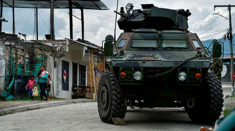 Indígena de 14 años muere en Colombia por una bala perdida que entró en su habitación durante un enfrentamiento armado