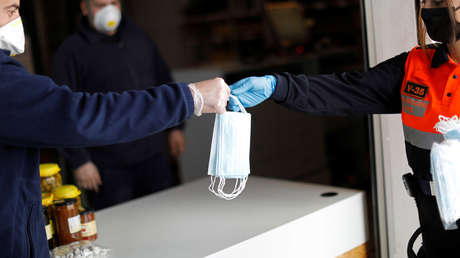 El Gobierno de España ordena "la retirada inmediata" de decena de miles de mascarillas defectuosas