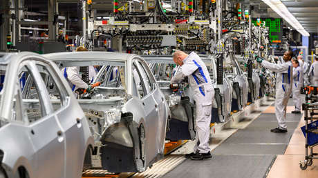 Varios gigantes de la automoción planean reabrir su producción en Europa la semana que viene