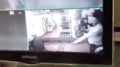 Piratas abordan un barco italiano en el golfo de México y toman rehenes a punta de pistola (VIDEO)