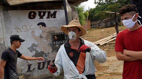 VIDEO: Residentes de Guayaquil se quejan por la pestilencia proveniente de un cementerio en medio del brote del coronavirus