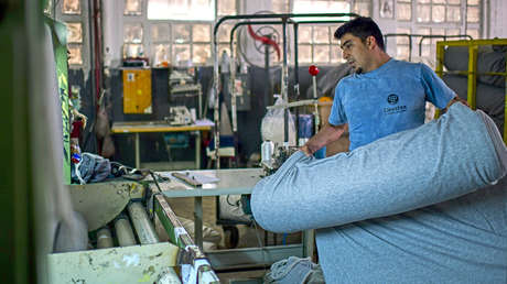 El Gobierno de Argentina anuncia que pagará el 50 % de los salarios de empresas en crisis