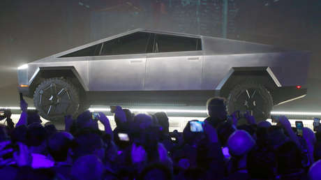 Elon Musk asegura que la Cybertruck de Tesla será capaz de "flotar un rato"