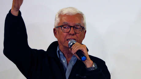 ¿Por qué acusan al presidente de Colombia de "regalar" 123 millones de dólares a los bancos?