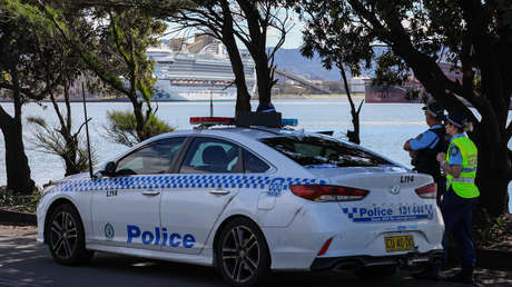 VIDEO: Tres australianos violan el confinamiento para beber cerveza en un techo y acaban arrestados por un helicóptero policial