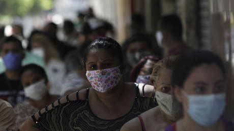Brasil: Denuncian que empresarios obligaron a sus trabajadores a protestar de rodillas para pedir la reapertura del comercio (FOTOS)
