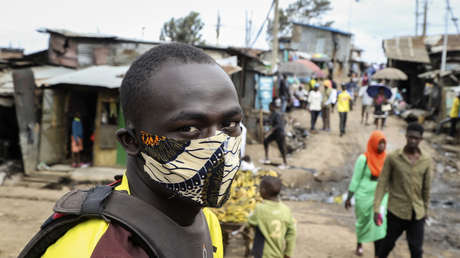 Inhalaciones de vapor y coñac para "desinfectar la garganta": cómo la desinformación se propaga en África junto al covid-19 (incluso a nivel oficial)